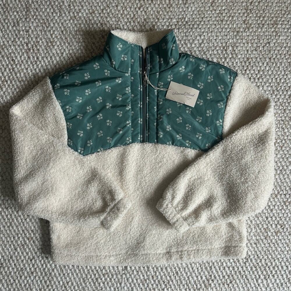 Universal Thread Women's Green and White Pullover Size Small